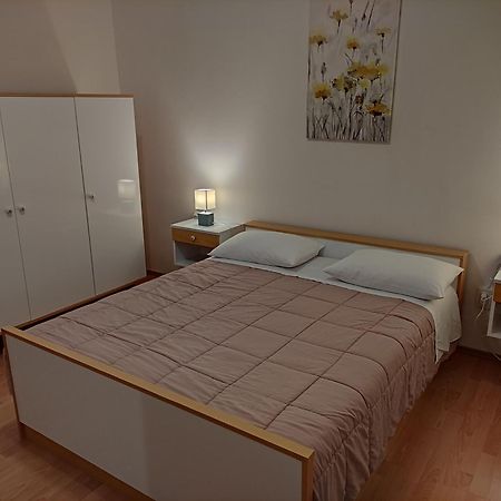 Apartment Landeka Примоштен Екстер'єр фото